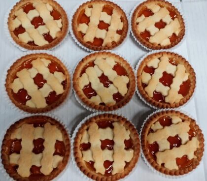 Crostatine retate con marmellata di albicocca